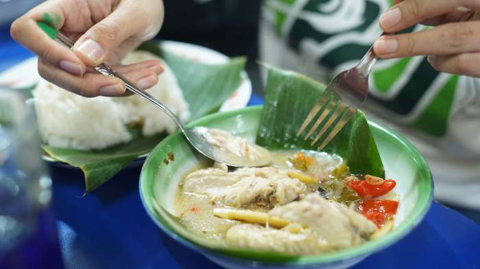 Kuliner Jalanan Indonesia yang Disukai Turis Asing