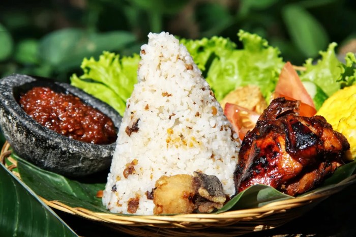 Mengungkap Mitos di Balik Makanan Khas Daerah